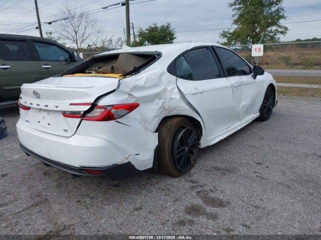 Toyota Camry Se Image 6