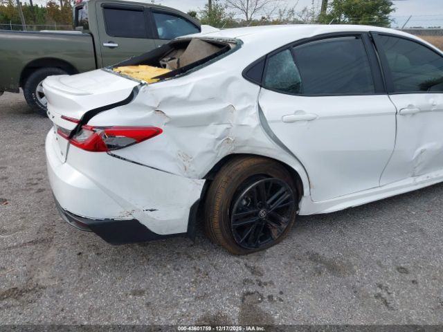 Toyota Camry Se Image 4