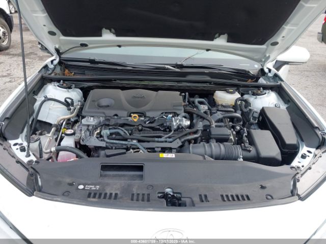 Toyota Camry Se Image 8