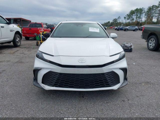 Toyota Camry Se Image 12