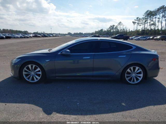 Tesla Model S Image 8