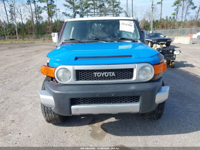 Toyota FJ Cruiser Image 12