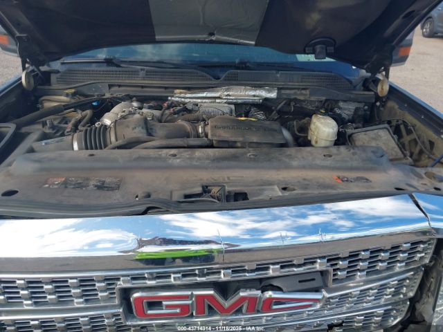General Motors Sierra 3500HD Denali Image 8