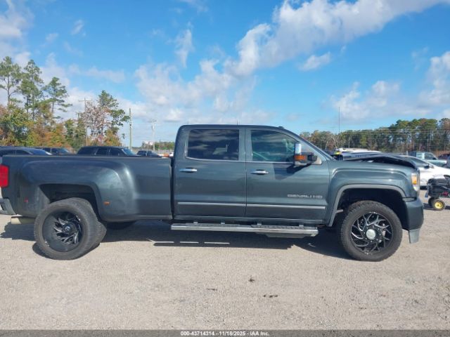 General Motors Sierra 3500HD Denali Image 12