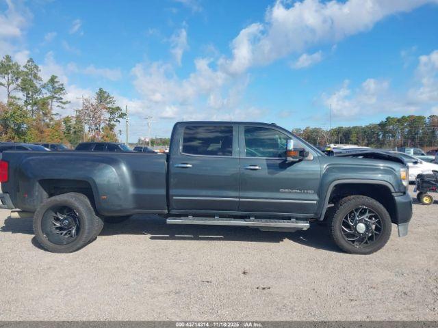 General Motors Sierra 3500HD Denali Image 12