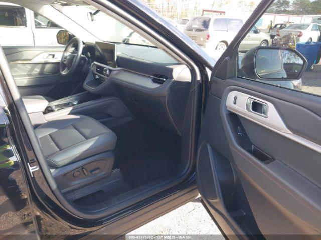 Ford Explorer Active Image 3