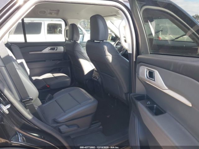 Ford Explorer Active Image 16