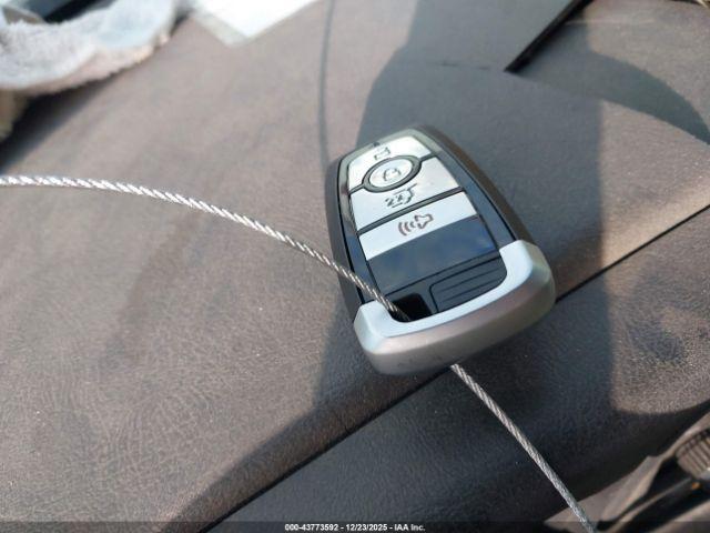 Ford Explorer Active Image 9