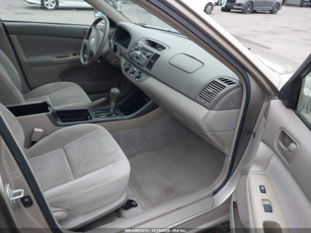 Toyota Camry Le V6 Image 2