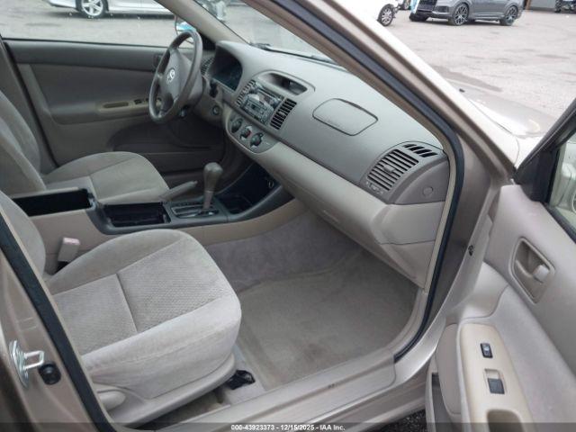 Toyota Camry Le V6 Image 2