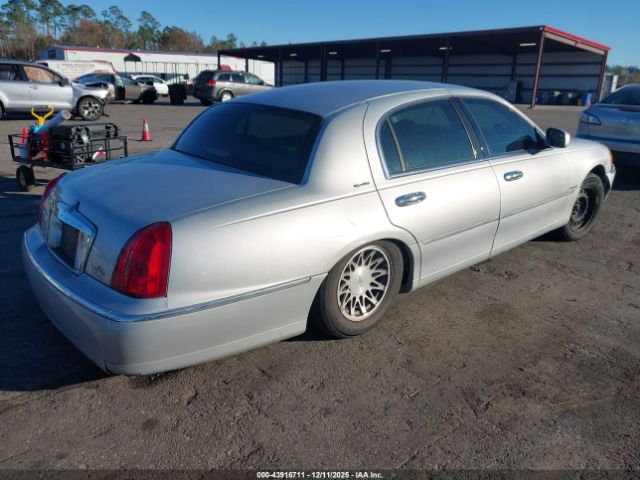 Lincoln Towncar Signature Image 4
