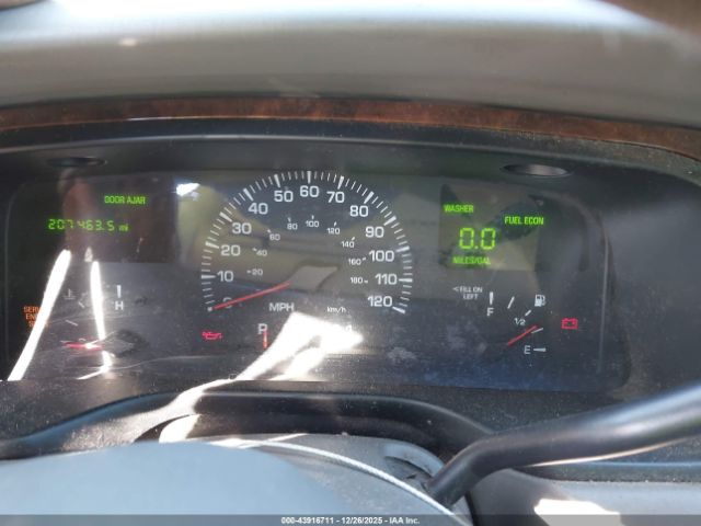 Lincoln Towncar Signature Image 6