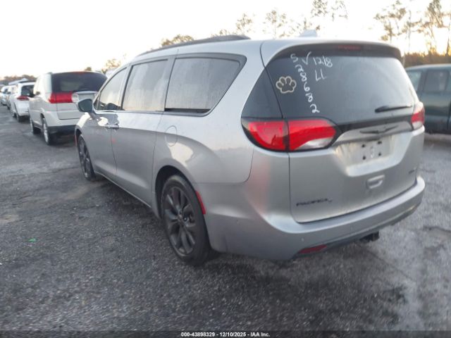 Chrysler Pacifica Limited Image 7