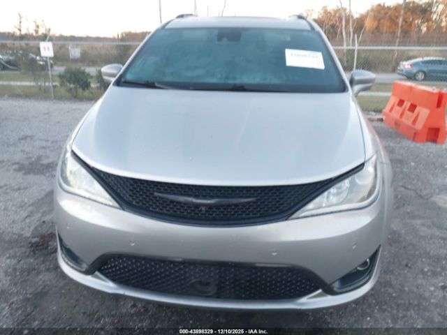 Chrysler Pacifica Limited Image 4