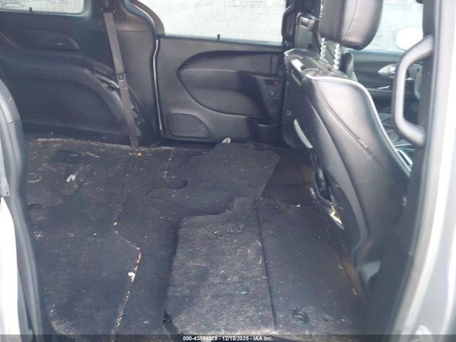 Chrysler Pacifica Limited Image 12