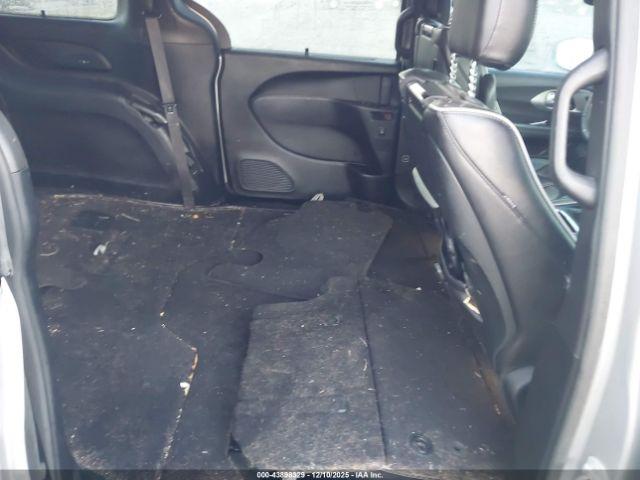 Chrysler Pacifica Limited Image 12