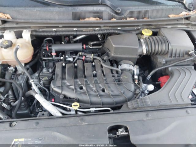 Chrysler Pacifica Limited Image 2