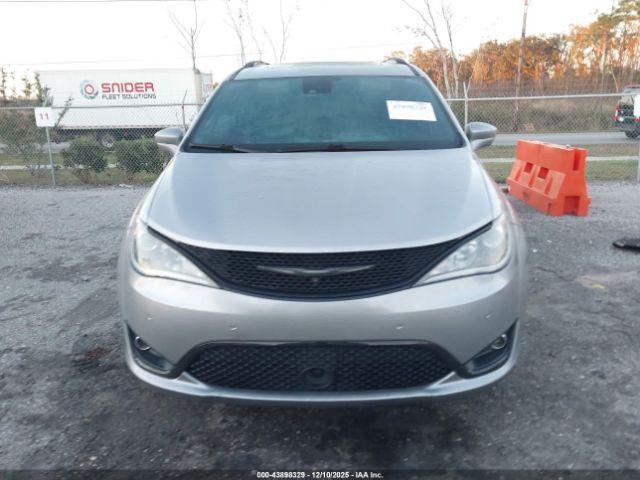 Chrysler Pacifica Limited Image 6