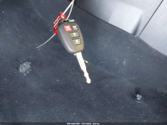 Toyota Corolla Le Image 8