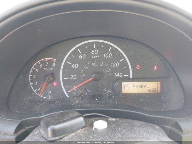 Nissan Versa 1.6 S+ Image 8