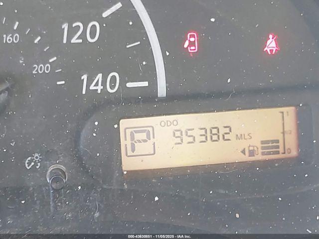 Nissan Versa 1.6 S+ Image 11