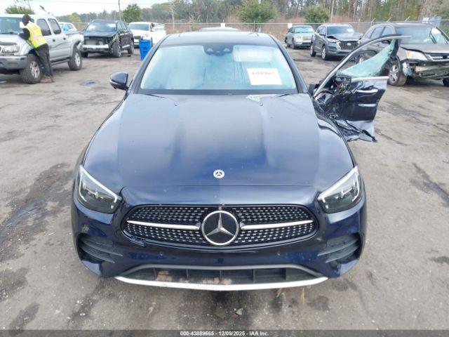 Mercedes-Benz E-Class Image 16