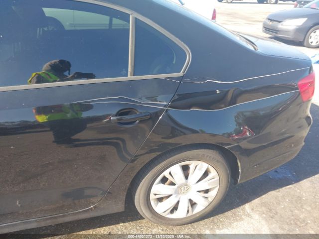 Volkswagen Jetta 2.0l S Image 2