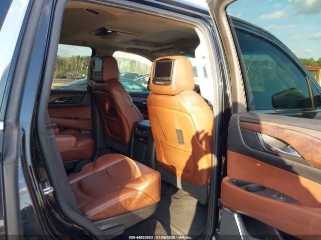 Cadillac Escalade Luxury Collection Image 14
