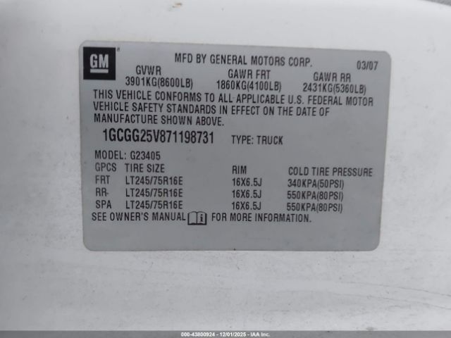 Chevrolet Express Work Van Image 10