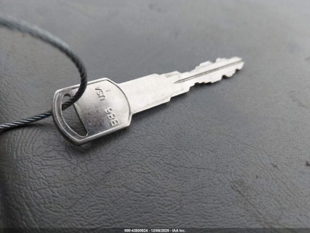 Chevrolet Express Work Van Image 4