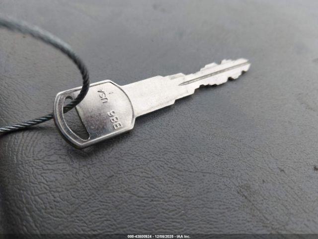 Chevrolet Express Work Van Image 4