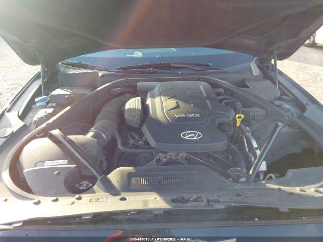 Hyundai Genesis 3.8 Image 8