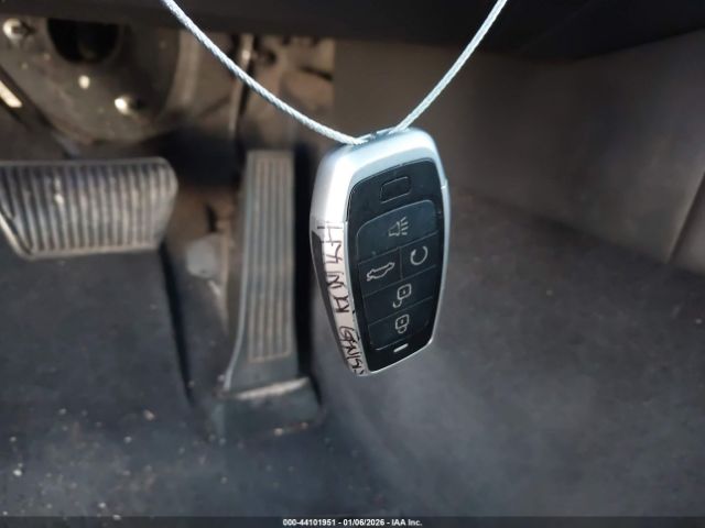 Hyundai Genesis 3.8 Image 5