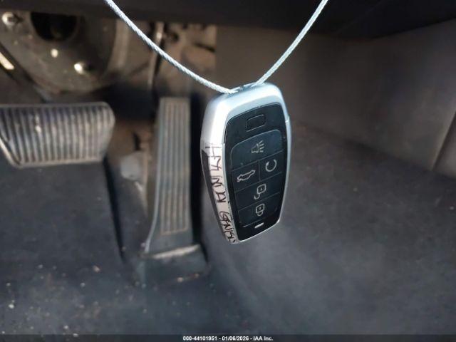 Hyundai Genesis 3.8 Image 5