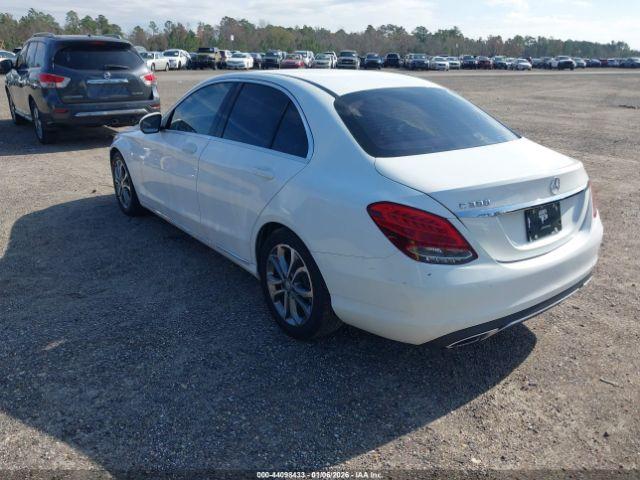 Mercedes-Benz C-Class Image 3