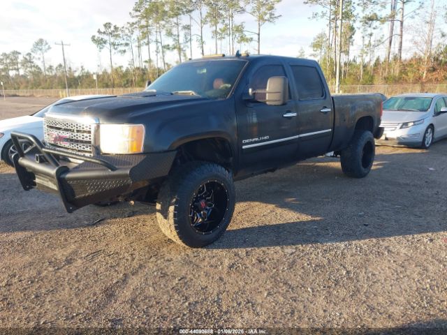 GMC Sierra 2500 Denali Image 16