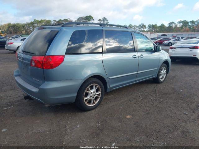 Toyota Sienna Xle Image 9