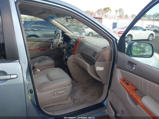 Toyota Sienna Xle Image 11