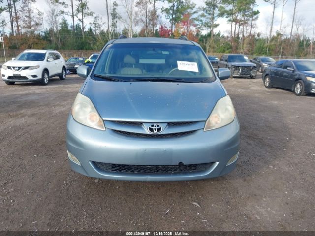 Toyota Sienna Xle Image 3