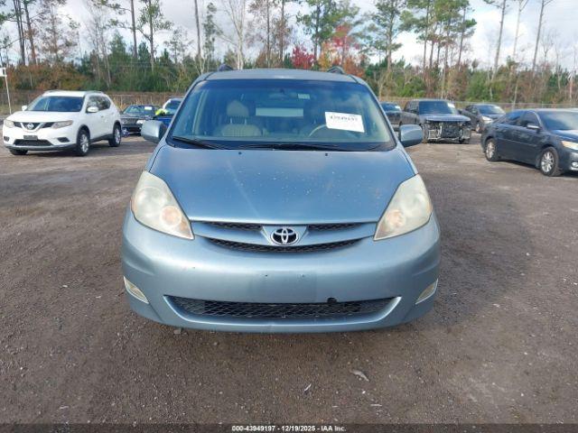 Toyota Sienna Xle Image 3