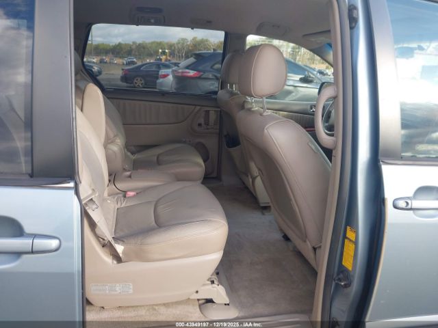 Toyota Sienna Xle Image 8