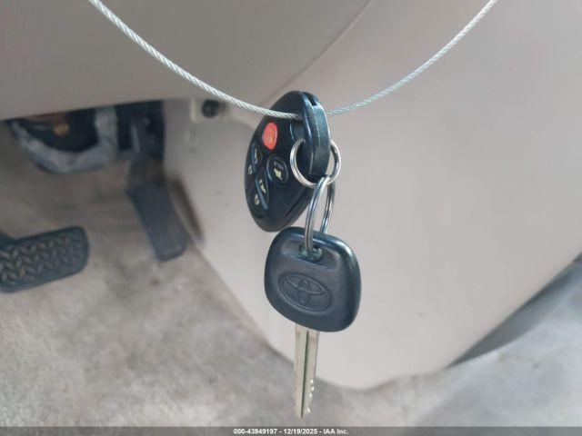 Toyota Sienna Xle Image 10