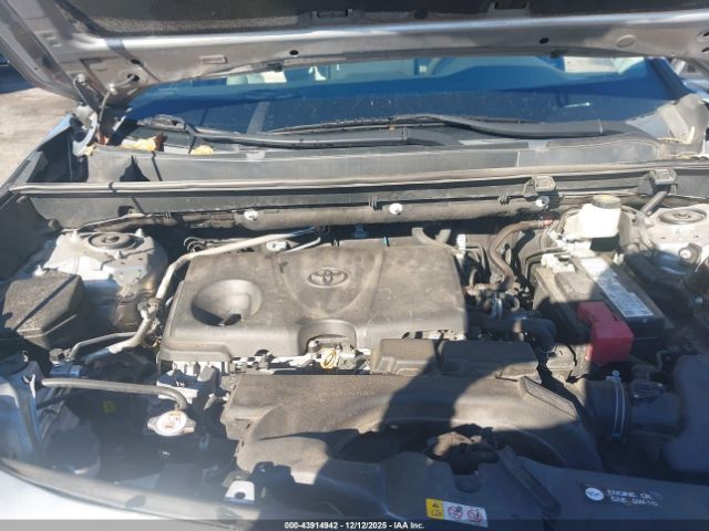 Toyota RAV4 Le Image 6