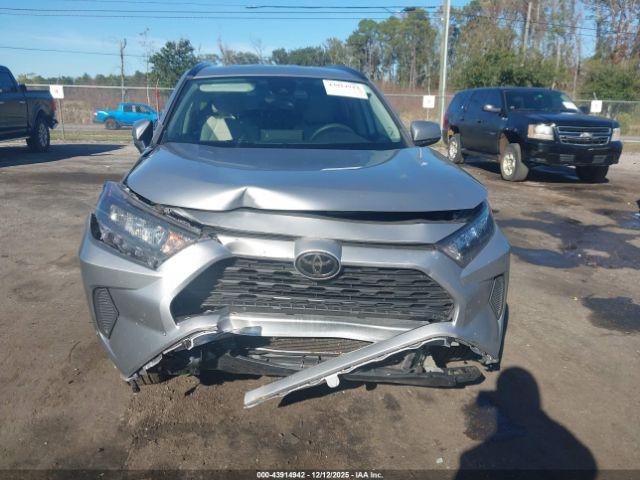 Toyota RAV4 Le Image 14