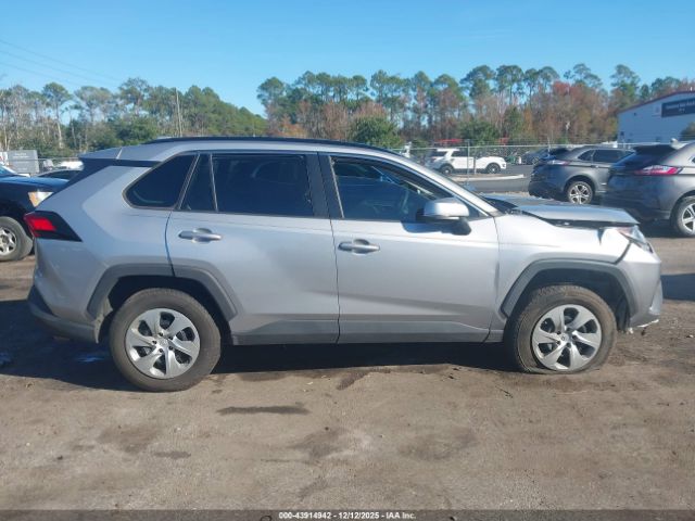 Toyota RAV4 Le Image 16