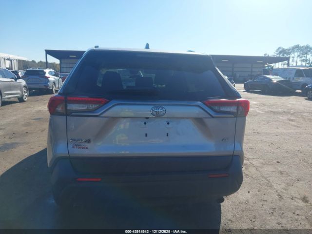 Toyota RAV4 Le Image 13