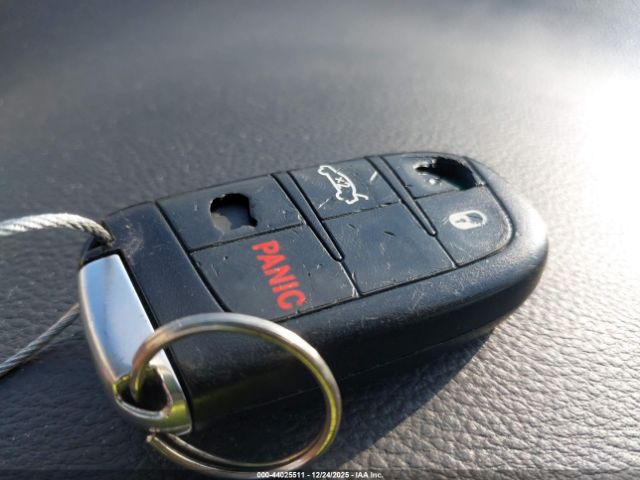 Chrysler 200 Limited Image 3