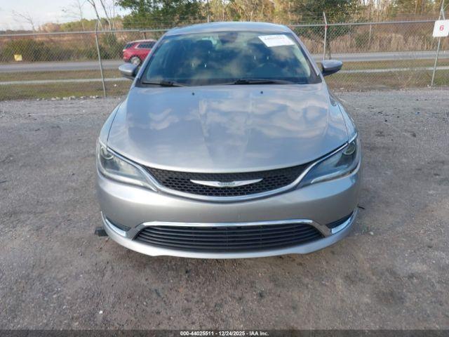 Chrysler 200 Limited Image 15