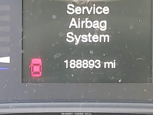 Chrysler 200 Limited Image 13