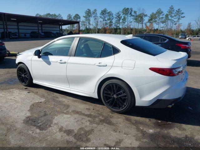 Toyota Camry Se Image 3